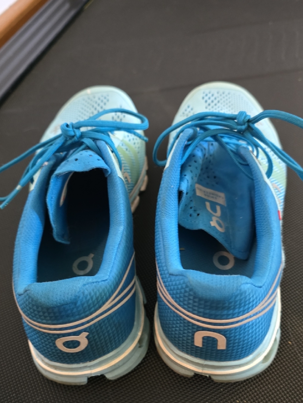 On Running Cloudflow Women's Light Blue and Teal Mesh Running Shoes - Picture 3 of 4